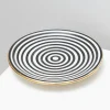 Assiette Céramique Rayures Géométriques Blanc et Noir avec un Fil D'or
